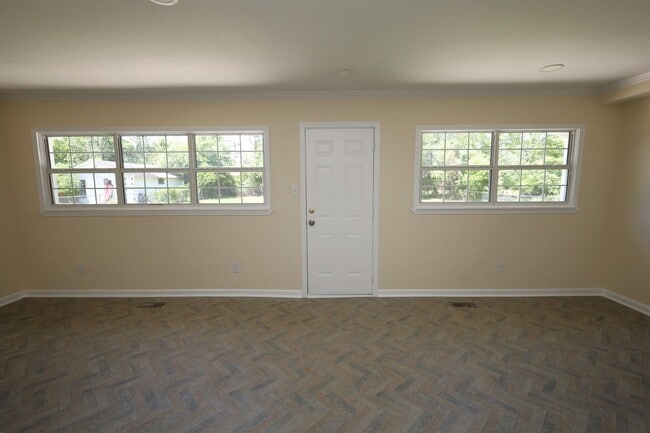 Building Photo - 908 E Park Ave