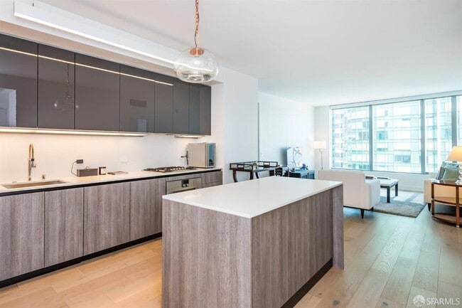 Building Photo - 338 Main St