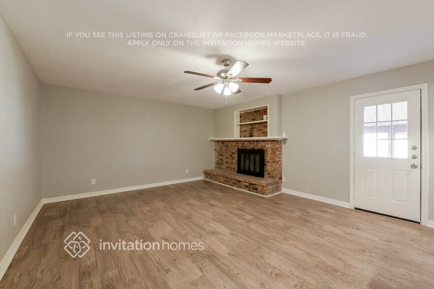Building Photo - 2600 Treeview Dr