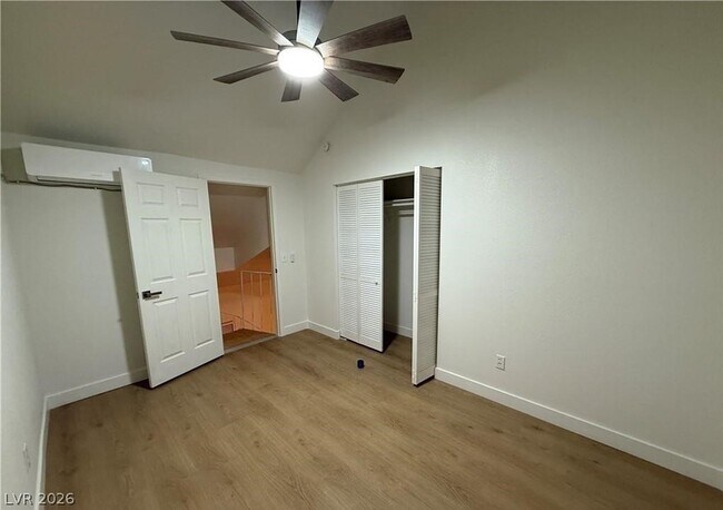 Building Photo - 460 Elm Dr