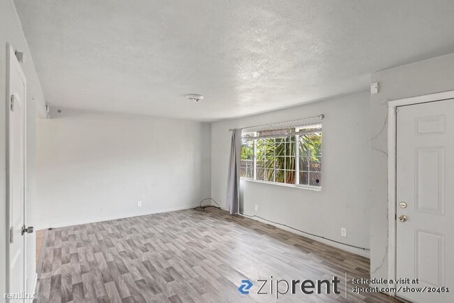 Building Photo - 2 br, 1 bath Triplex - 1466 77th Avenue, O...