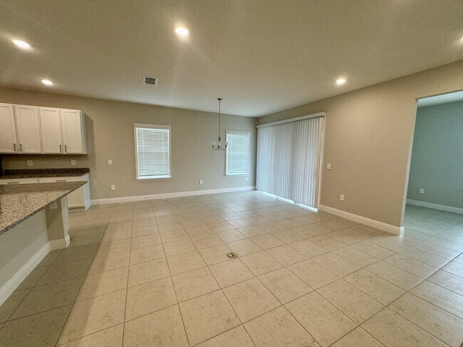 Building Photo - ***HALF OFF FIRST MONTH'S RENT FOR LEASE S...