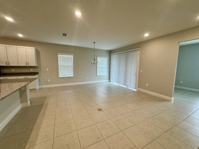 Building Photo - Spacious 4-Bedroom Home in Bradenton, FL