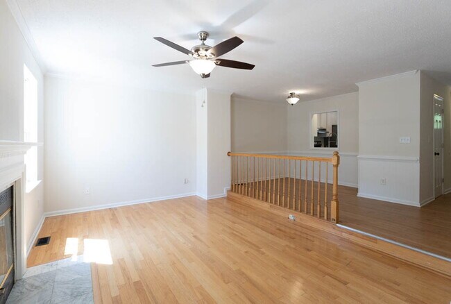 Building Photo - Lovely Townhome in Stone River
