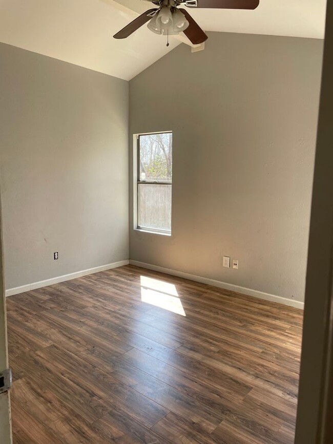 Building Photo - 4615 Quicksilver Blvd