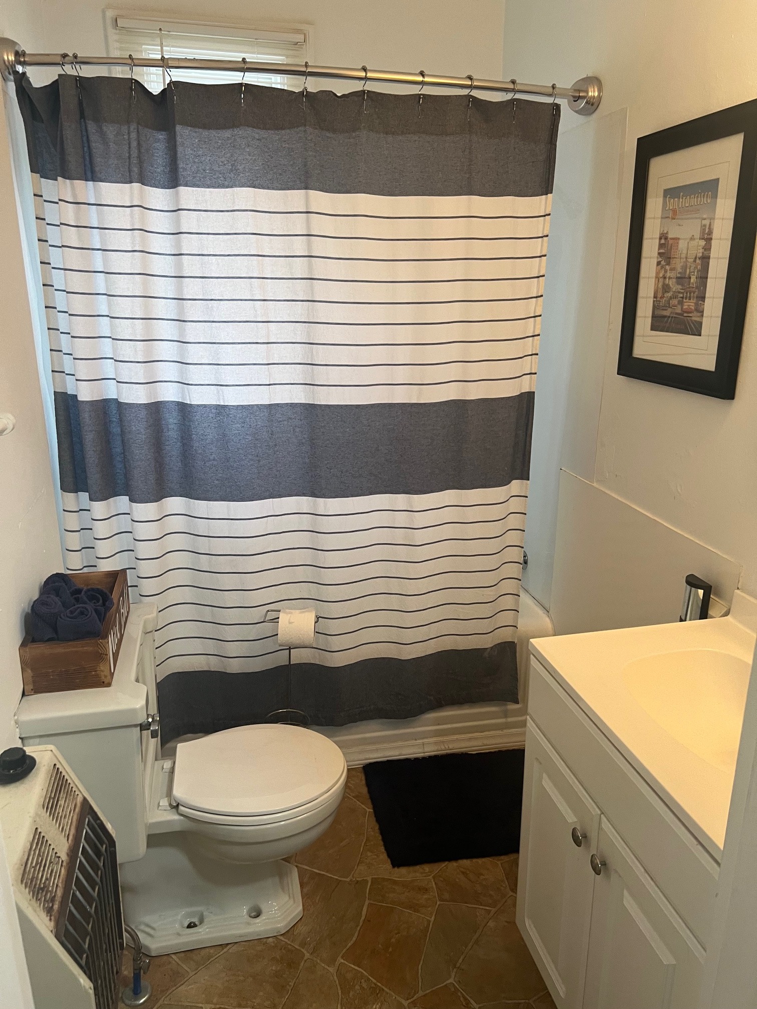 Building Photo - 208 Sutton St