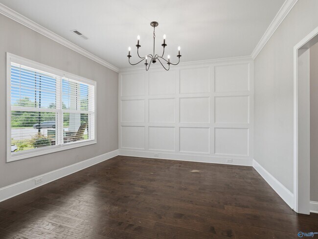 Building Photo - 14725 Commonwealth Dr