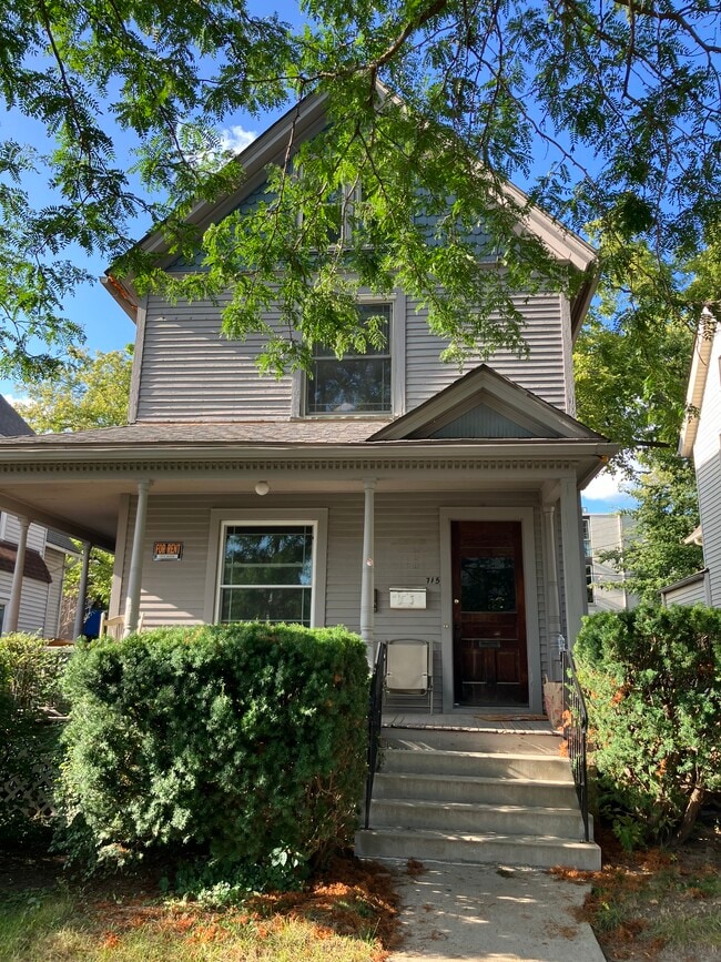 Primary Photo - 715 Arbor St