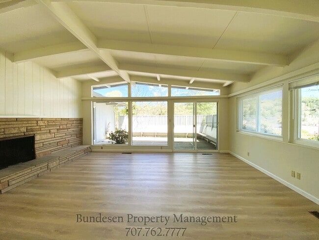Building Photo - 1303 Hexem Ave