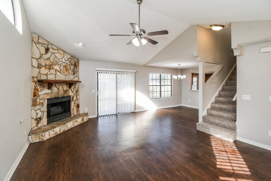 Building Photo - 9727 Villiers Dr S