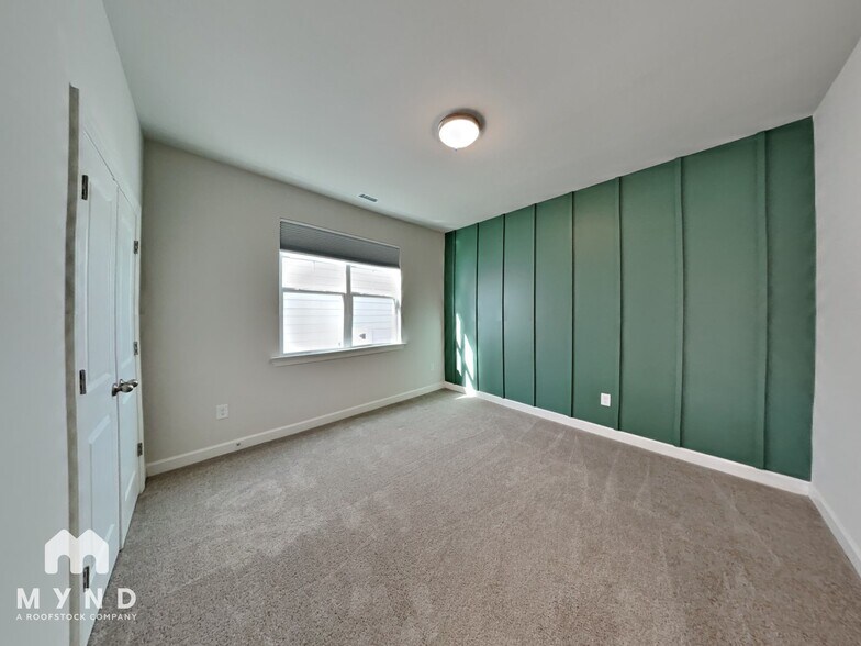 Building Photo - 279 Shadow Fls Dr