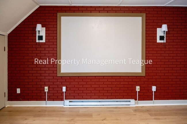 Building Photo - 1 S Main St