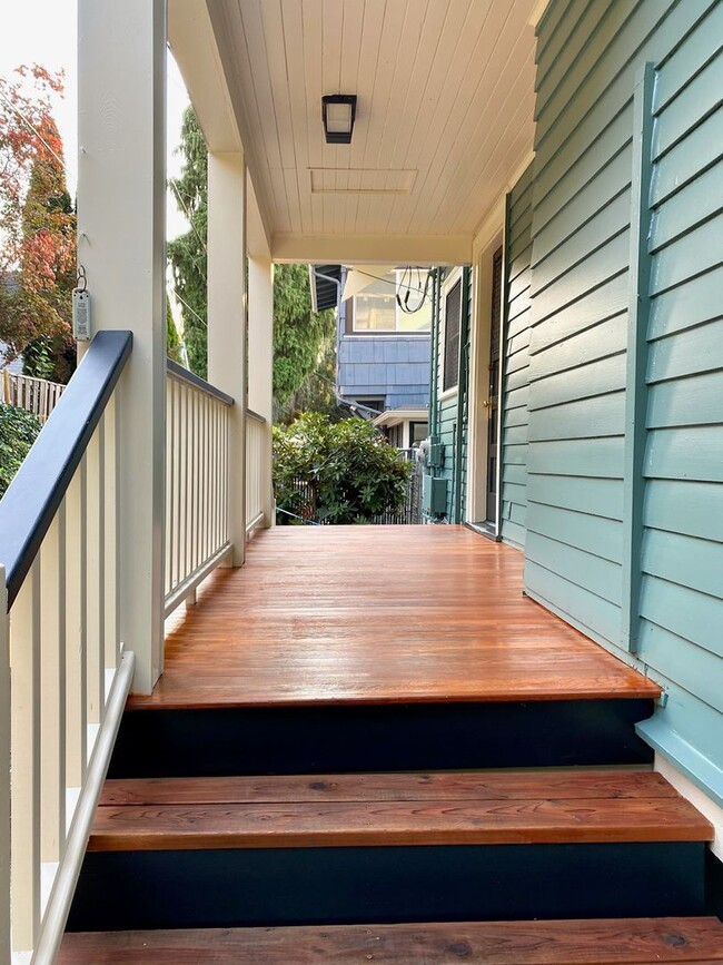 Building Photo - Beautiful Craftsman on Broadway with Live-Work Space Option