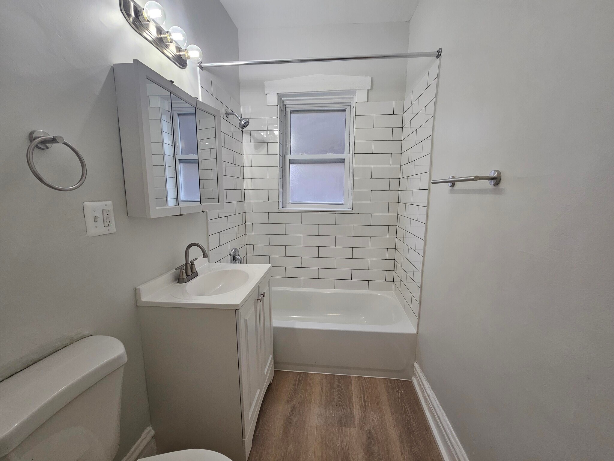 Building Photo - 4749 N Monticello Ave