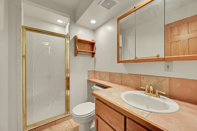 Building Photo - $2,395.00 - 4 Bedrooms, 3.5 Bathrooms, Sin...