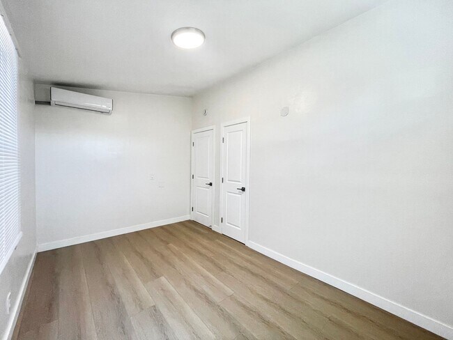 Building Photo - Beautiful Remodeled 4 Bedroom 2 Bathroom H...
