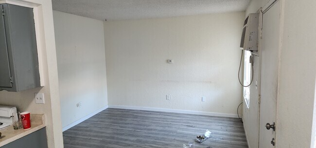 Building Photo - 515 S Santa Fe St