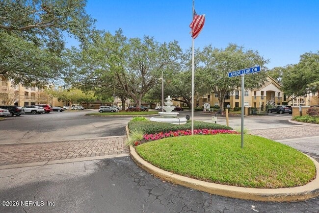 Building Photo - 5 Arbor Club Dr