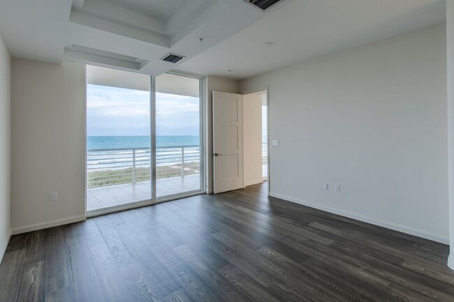 Building Photo - 4810 N Hwy A1A