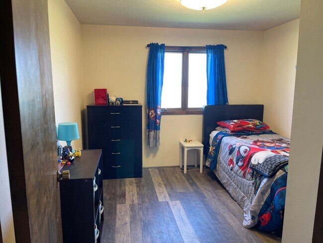 Building Photo - Spacious, four-bedroom, two-bathroom, coun...