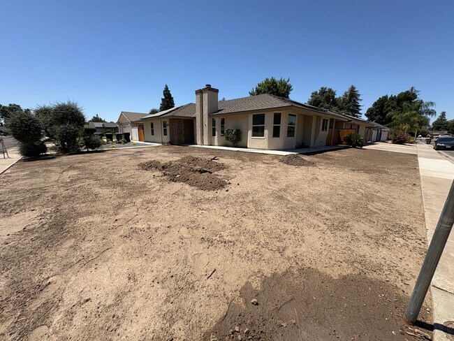 Building Photo - 2322 E Vassar Dr
