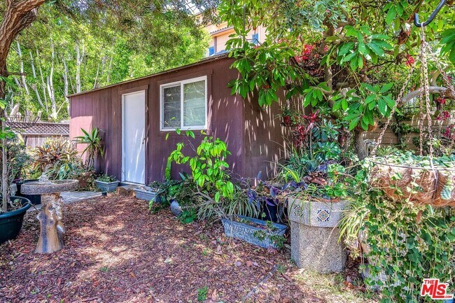 Building Photo - 8732 Villanova Ave