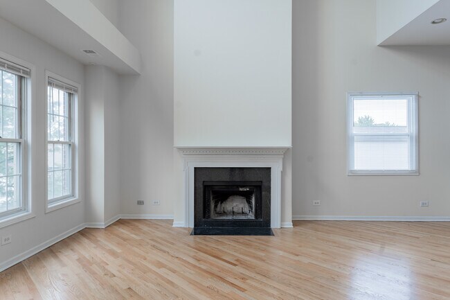 Building Photo - 1514 N Wood St