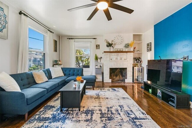 Building Photo - 1 Bayview Ave