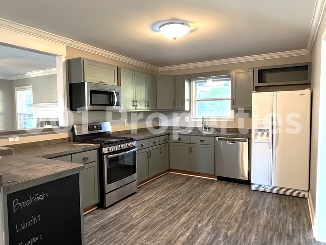 Building Photo - 8539 Chesterfield Dr