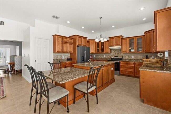 Building Photo - 710 116th Ave