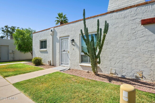 Primary Photo - 8046 E Oak St