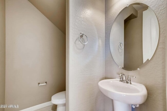 Building Photo - 3043 N 33rd Pl