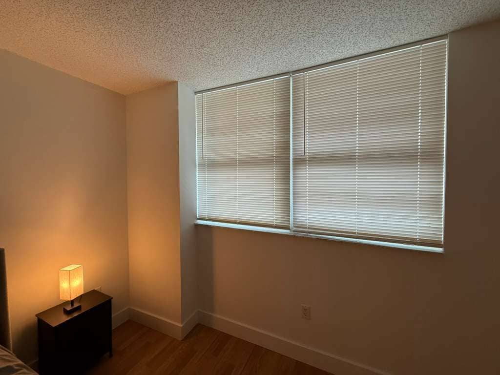 Building Photo - 1155 Brickell Bay Dr