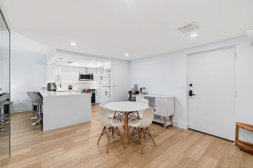 Building Photo - 50 SW 3rd Ave