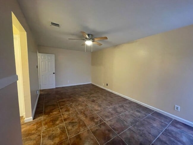 Building Photo - Nice One Story 3 bedroom 2 bath
