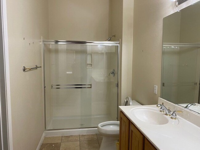 Building Photo - Apple Valley-Del Web Home, 2 Bedrooms,2 Ba...