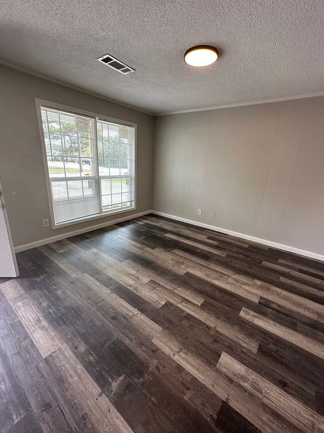 Building Photo - 610 Dogwood View Dr