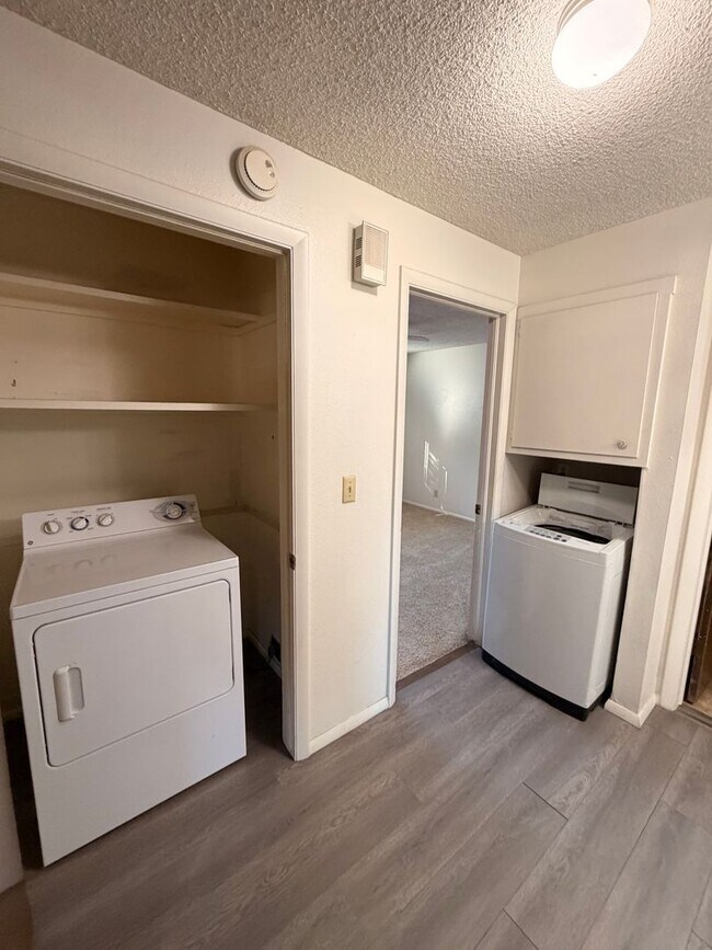 Building Photo - Potter Drive