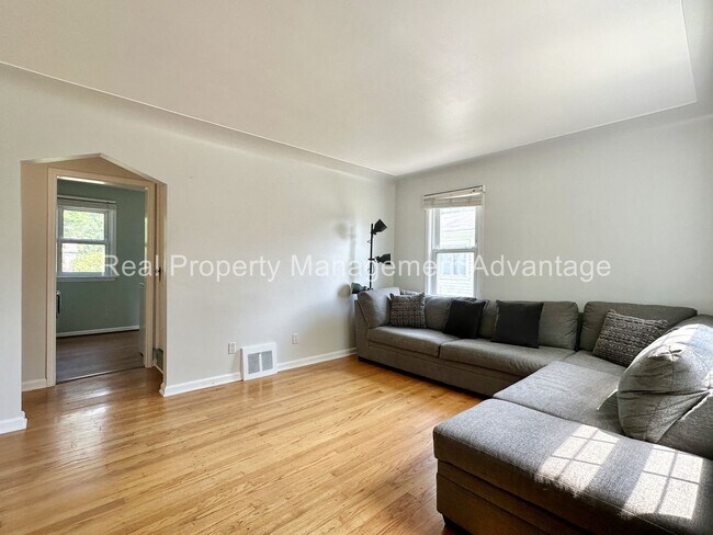 Building Photo - Updated 3BR Bungalow Minutes from Downtown Ferndale
