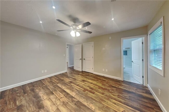 Building Photo - 3424 Hogan Dr NW