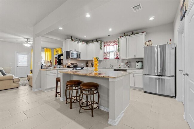 Building Photo - 8048 Bassano Dr