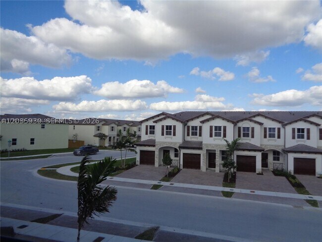 Building Photo - 2514 SE 29th Dr