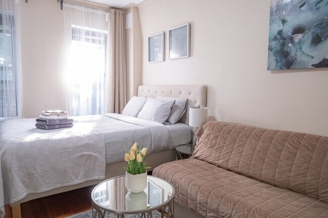 Building Photo - 328 E 74th St