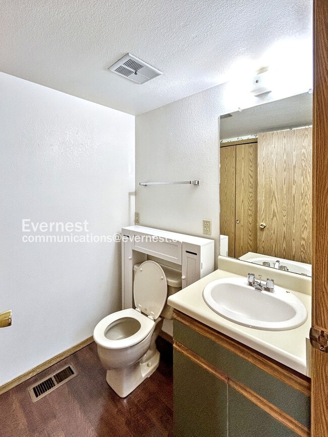 Building Photo - 7985 Lexington Park Dr