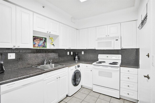 Building Photo - 2501 S Ocean Dr