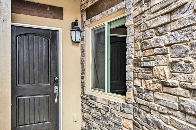 Building Photo - 6145 E Cave Creek Rd