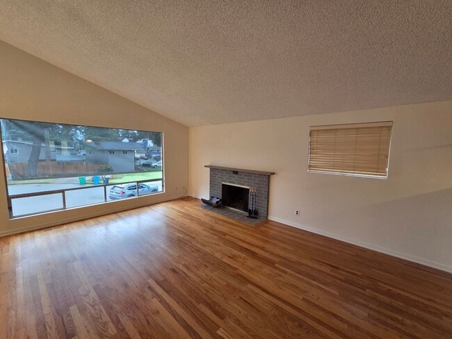 Building Photo - 2136 N 187th St