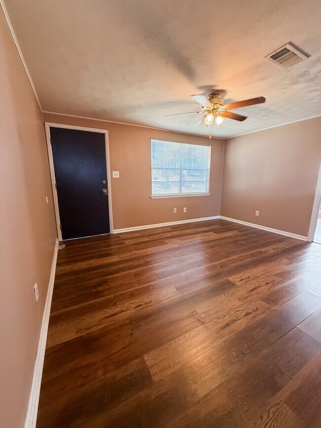 Building Photo - 1021 Griffin St