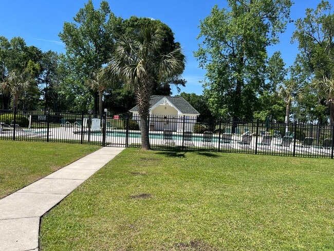 Building Photo - 537 White River Dr
