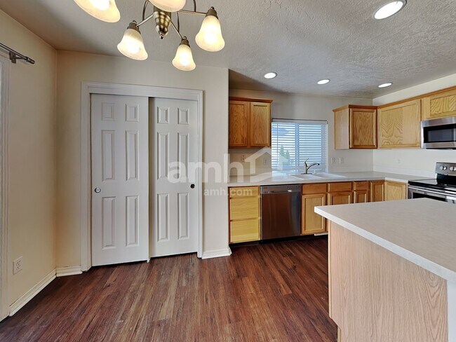 Building Photo - 3342 W Wave Dr